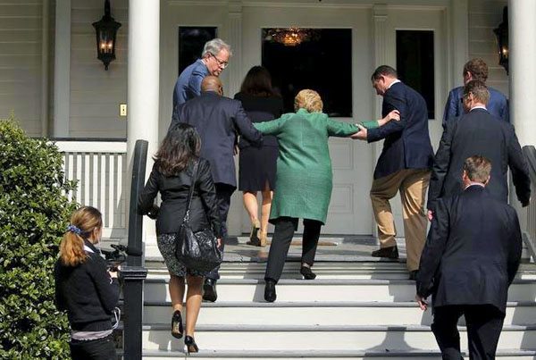 Clinton_Hillary-staircase